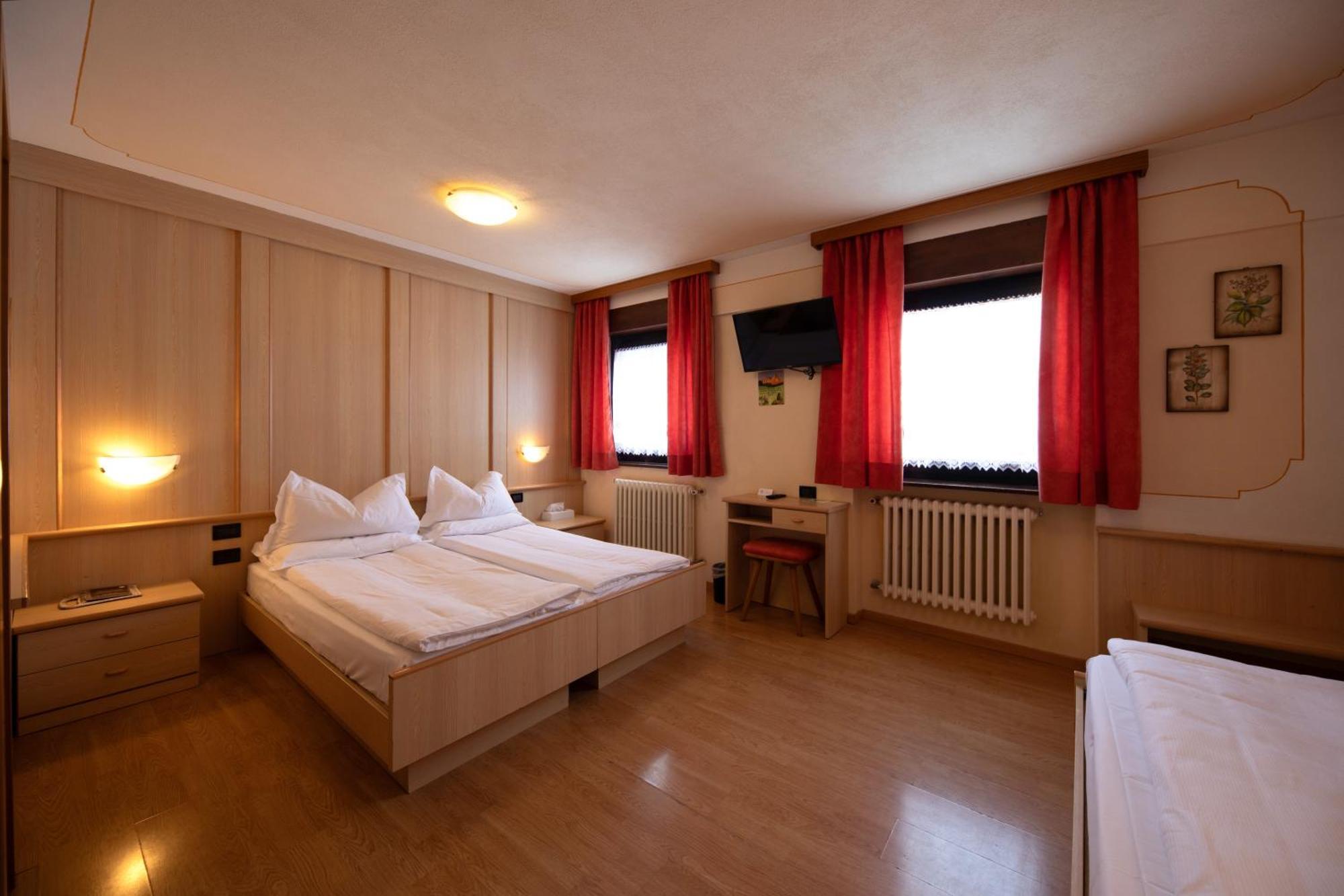 Albergo Venezia Passo Rolle Exterior foto